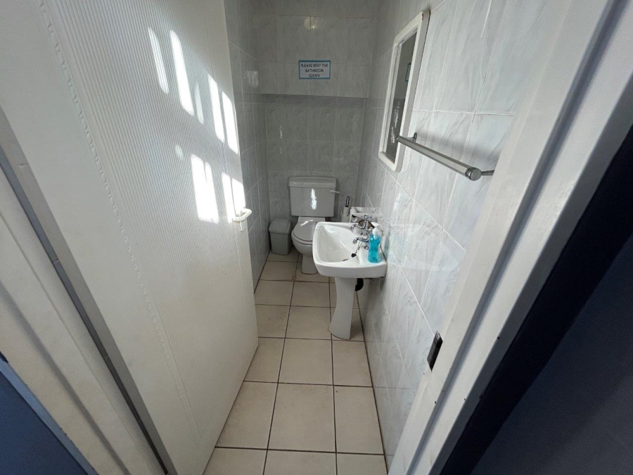 7 Bedroom Property for Sale in Wavecrest Eastern Cape
